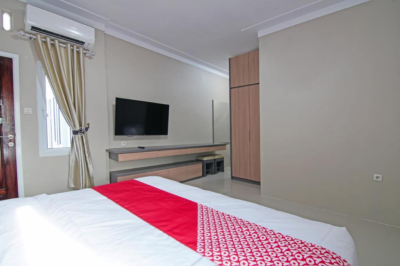 Oyo 91681 Raysa Homestay Pekanbaru Exterior photo