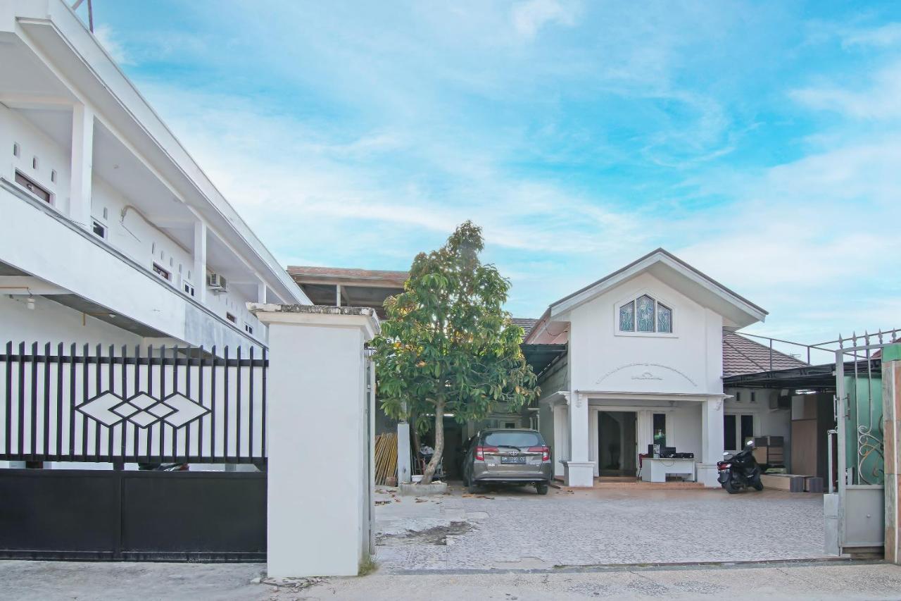 Oyo 91681 Raysa Homestay Pekanbaru Exterior photo