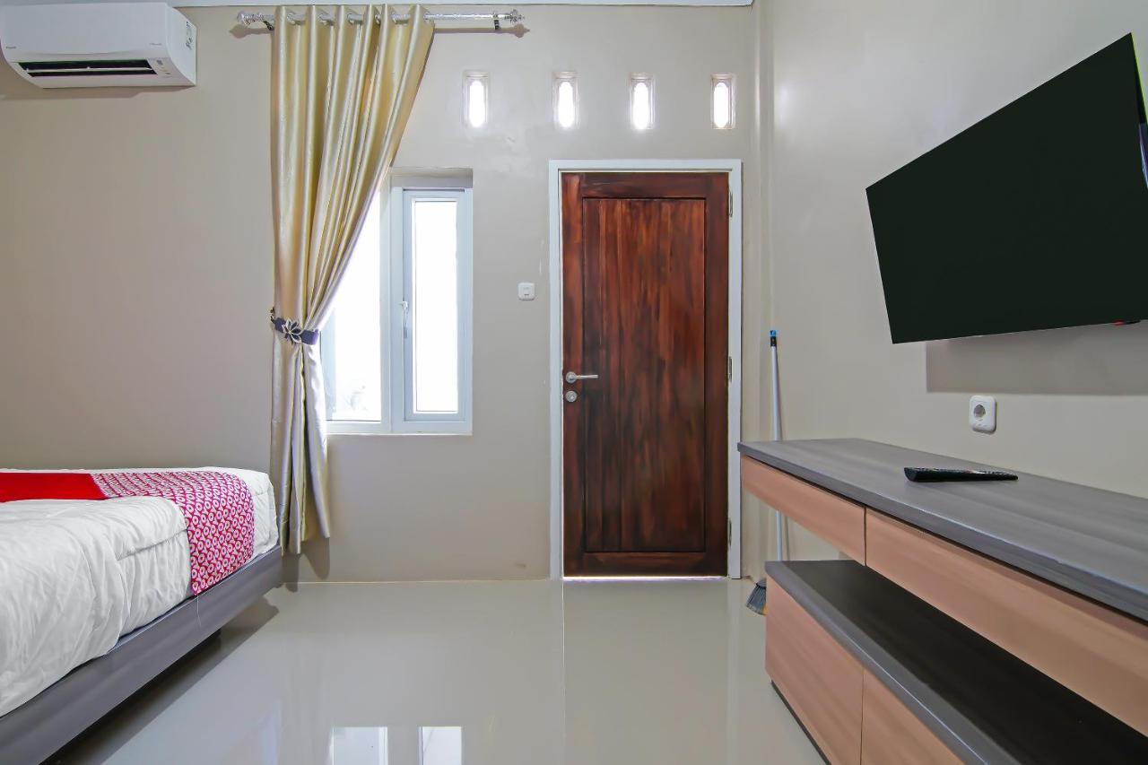 Oyo 91681 Raysa Homestay Pekanbaru Exterior photo