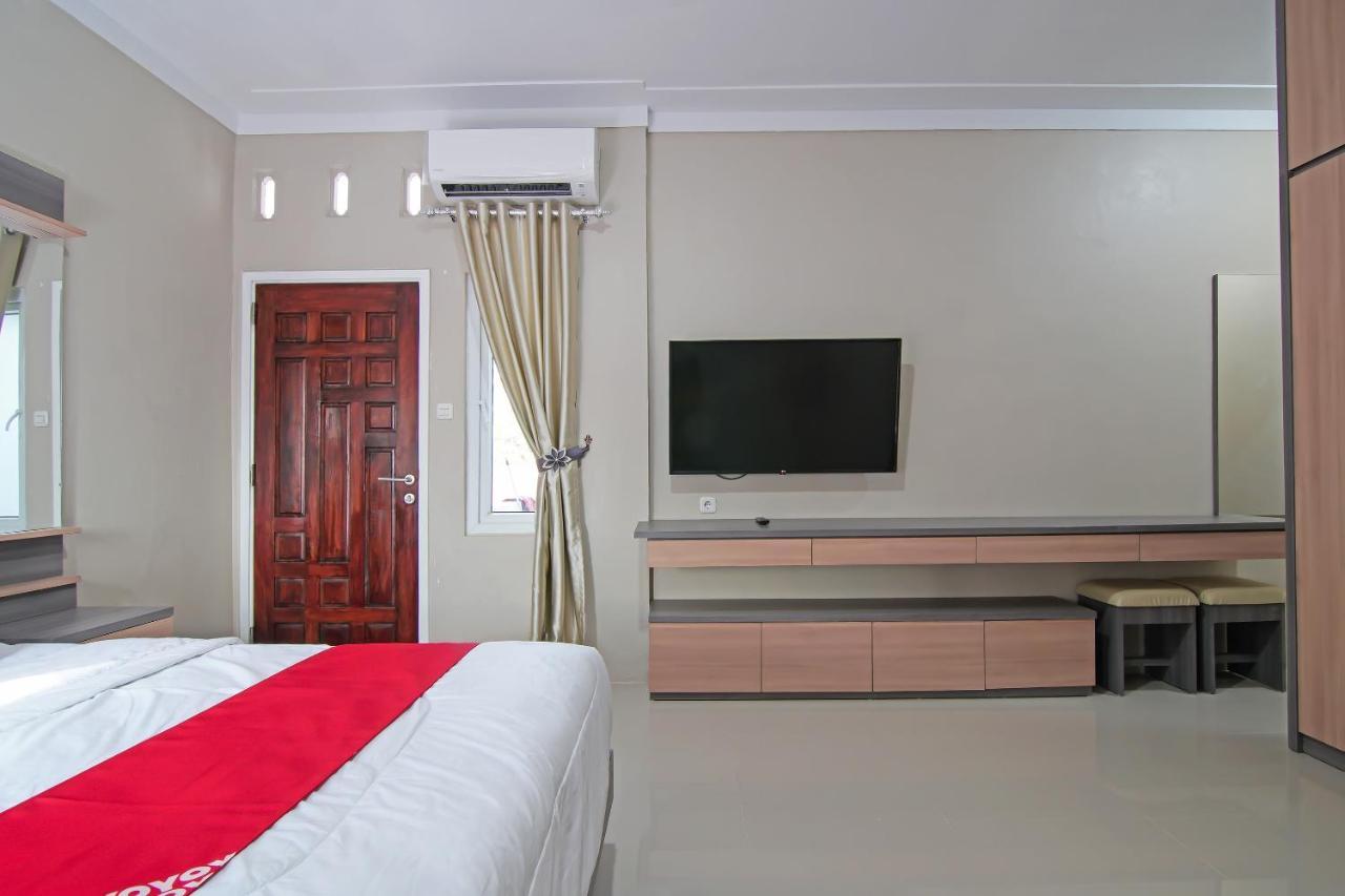 Oyo 91681 Raysa Homestay Pekanbaru Exterior photo